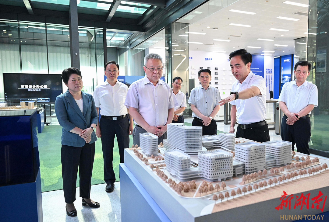 沈晓明调研装配式建筑产业、工程机械产业发